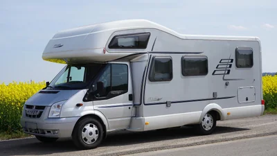 Refaire soi-même la mousse du matelas de son camping-car : guide pratique 2026
